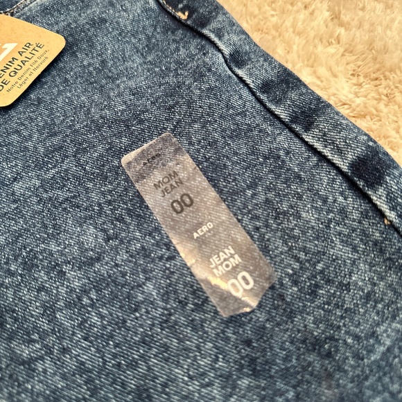 Aeropostale BNWT Mom Jean Two-toned Denim Womens Size 00 - Picture 8 of 11